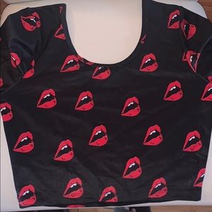 Black long sleeve crop top